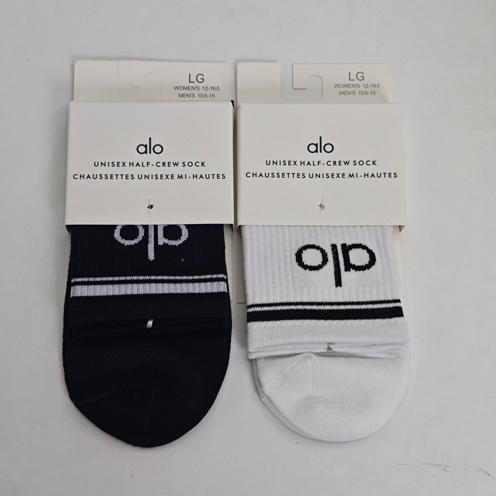 ALO Yoga Unisex Half-Crew Socks in Black and White - Duo Pack